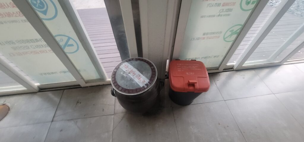 BBQ charcoal ash and food waste disposer