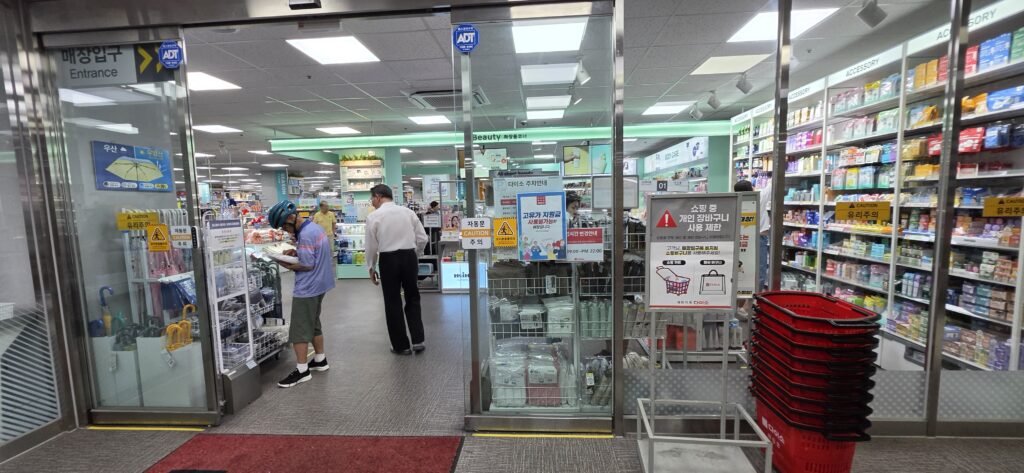 the entrance of daiso