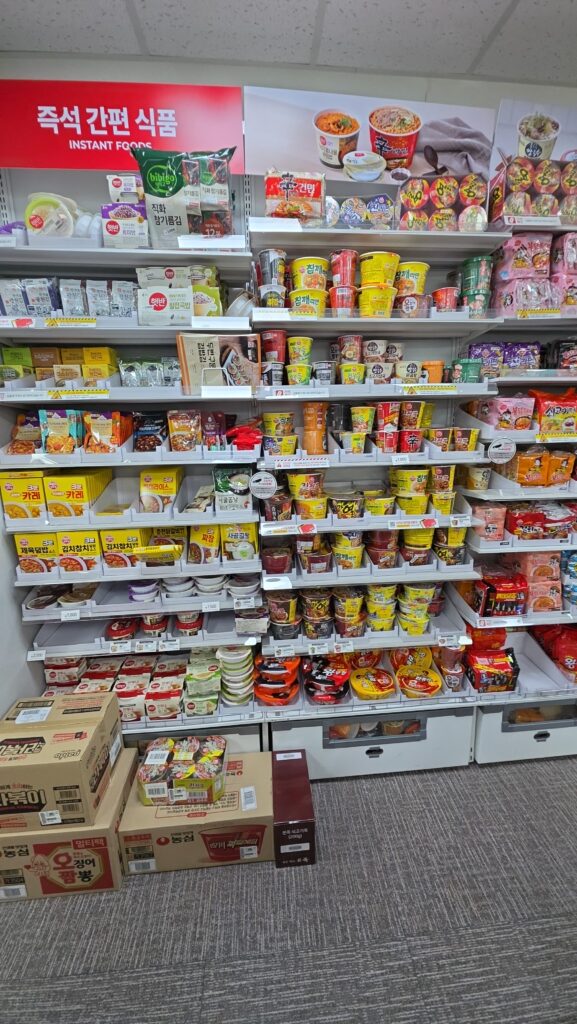 Daiso Korea's instant food display stand
