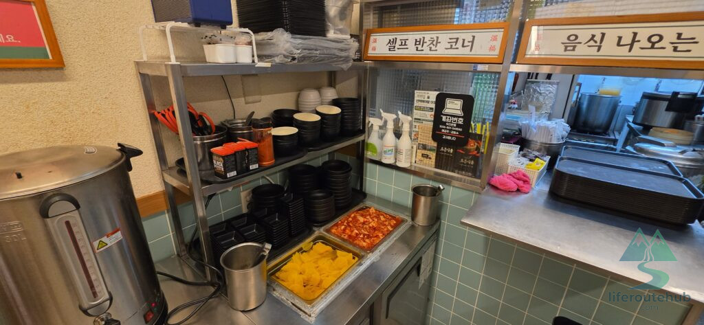 A self-service bar where you can eat as much kimchi and pickled radish as you want