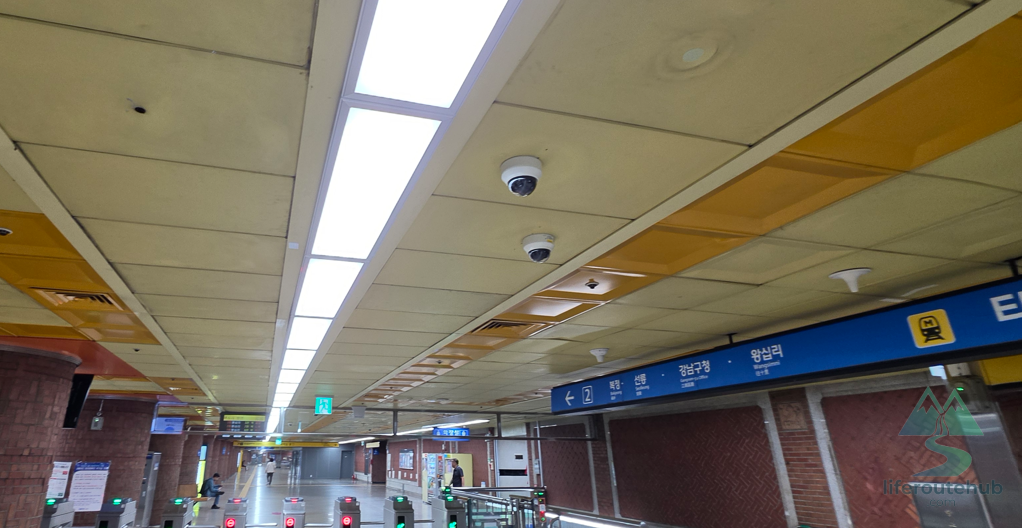 CCTV installed on Korean subway platforms