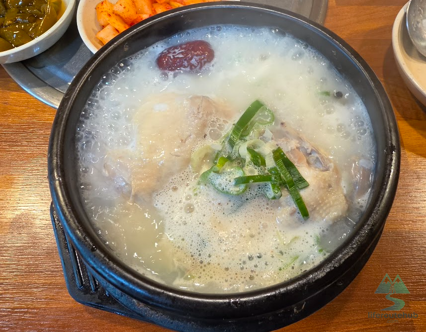 The Definitive Guide to Backpacking Seoul in August 2026: Budget & Weather Strategy Backpacking Seoul